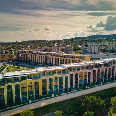 In Bella With Free Parking Апартаменти